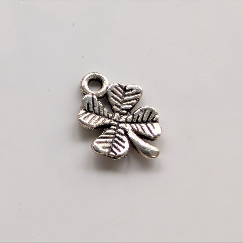 Vintage Silver Tone St Patrick's Day Lucky Shamrock Mini Pendant Bracelet Charm